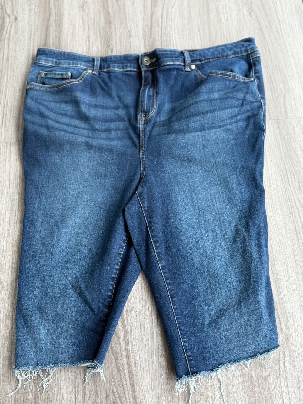 Torrid Midfit Super Skinny Jean Shorts Womens 20R Dark Wash Raw Hem Bermuda